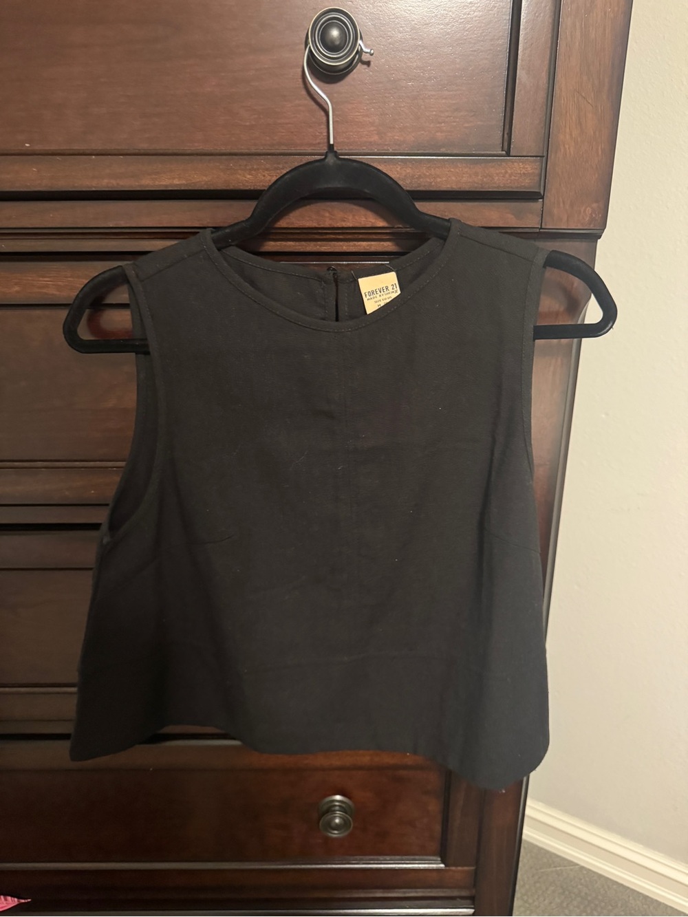 Forever 21 Black Sleeveless Cropped Top